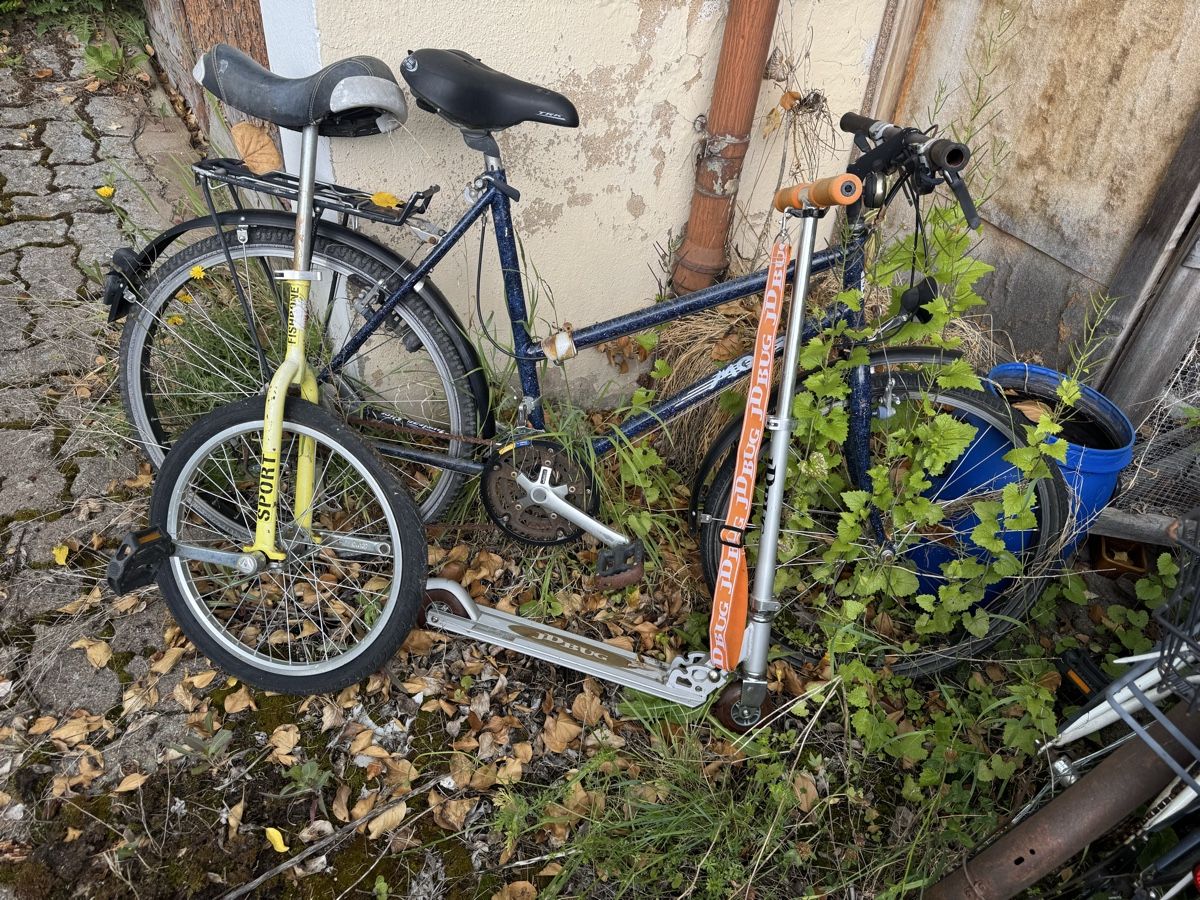 Biciclette: Diverse alte Velos / Trottinett / Einrad – defekt oder Bastl – Difettoso da Birrwil venduto da Slavusia
