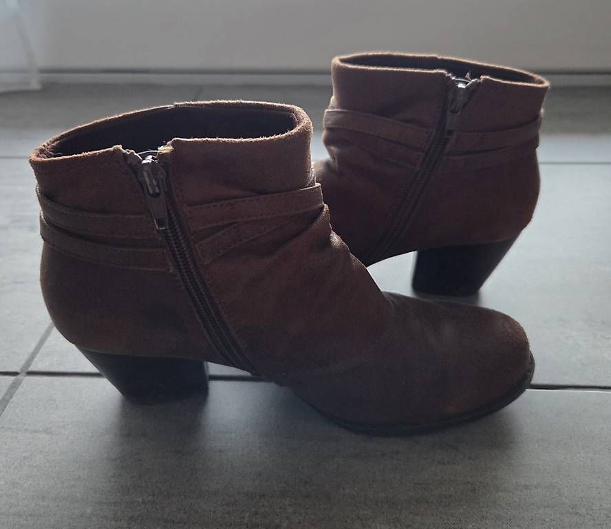 Scarpe da donna: dunkelbraune Stiefeletten (Grösse 37) – Usato da Herisau venduto da lia17