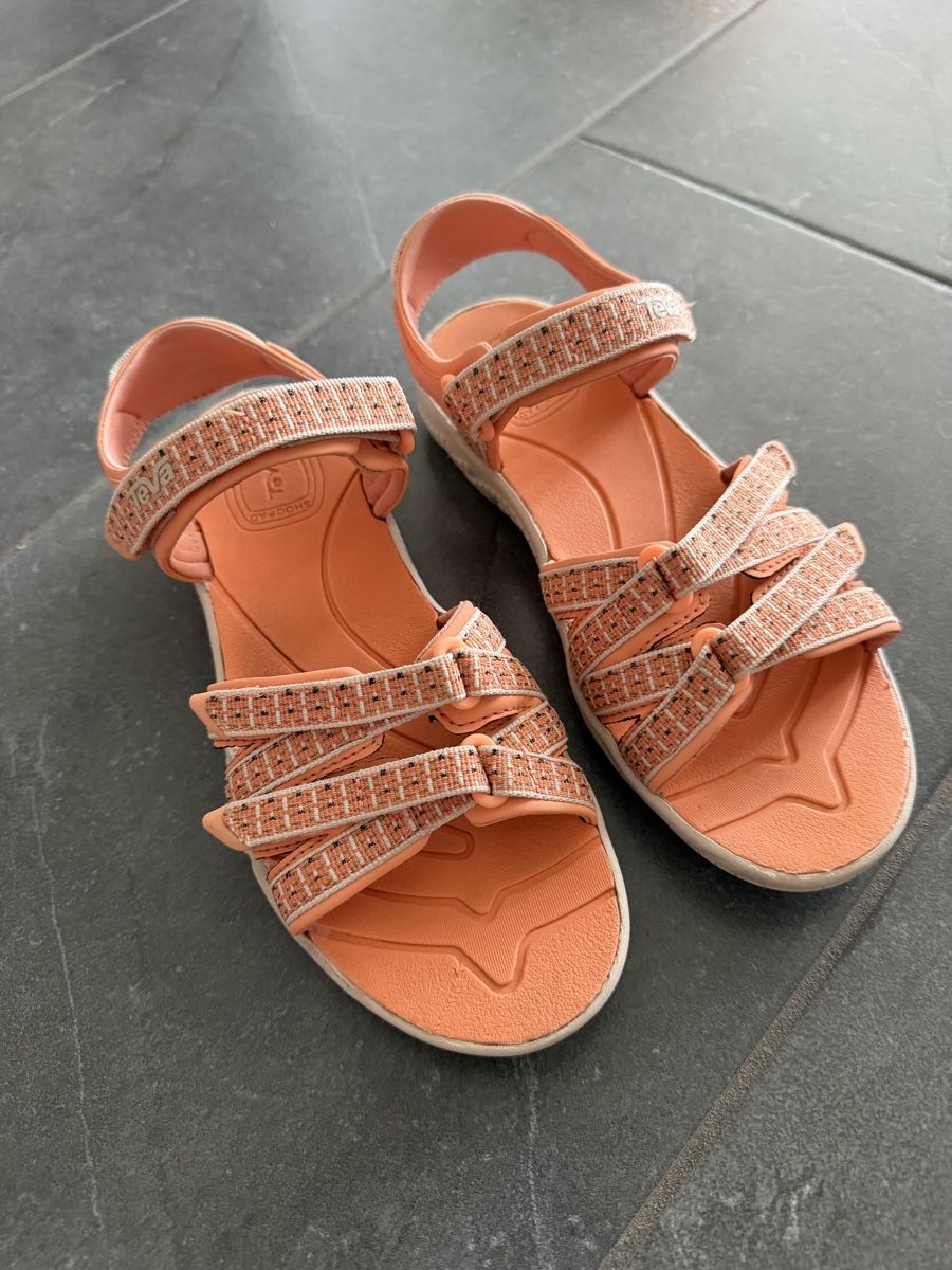 Teva Scarpe per ragazze: Sandaletten Teva Grösse 36 – Usato da Dübendorf venduto da Schnuffi04
