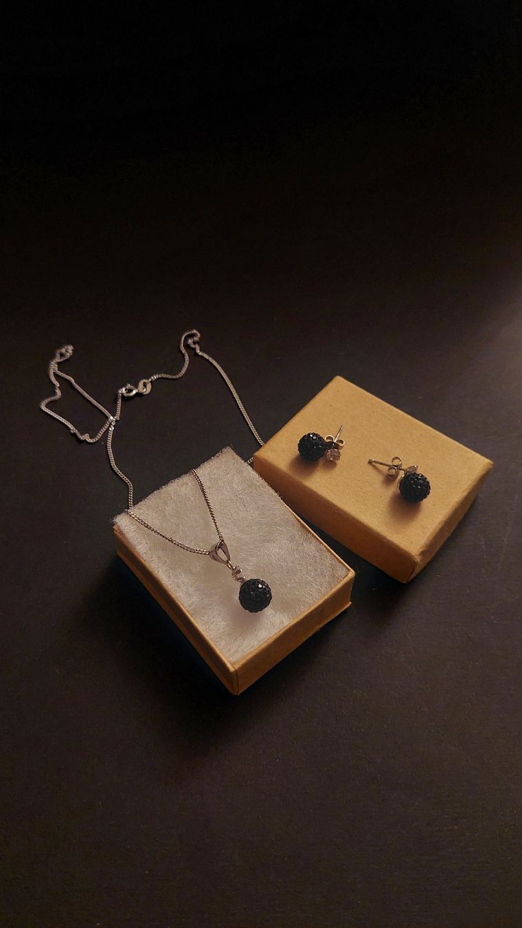 Altri gioielli: 925 Silber Schmuck Set, Ohrstecker & Kette – Nuovo e nell'imballaggio originale da Zürich venduto da Rose-Black