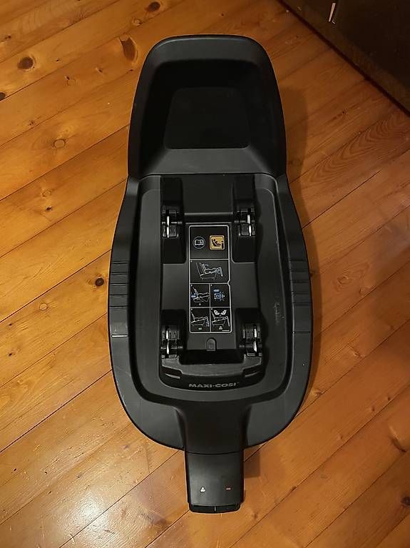 Maxi-Cosi Seggiolini per auto: Maxi-Cosi Isofix-Base mit Babyschale – Usato da St. Gallenkappel venduto da Comet05