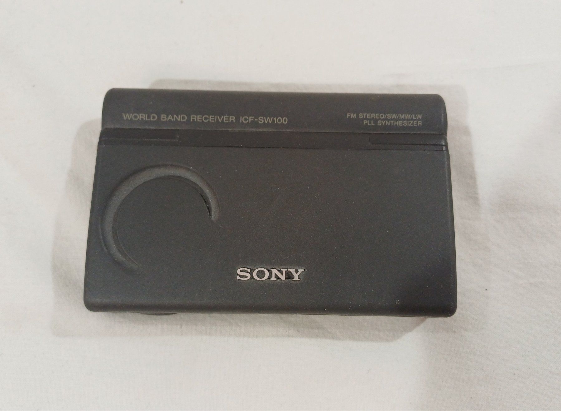Sony Radio: Sony ICF-SW100S Weltempfänger – Usato da Luzern venduto da IG_Arbeit 2