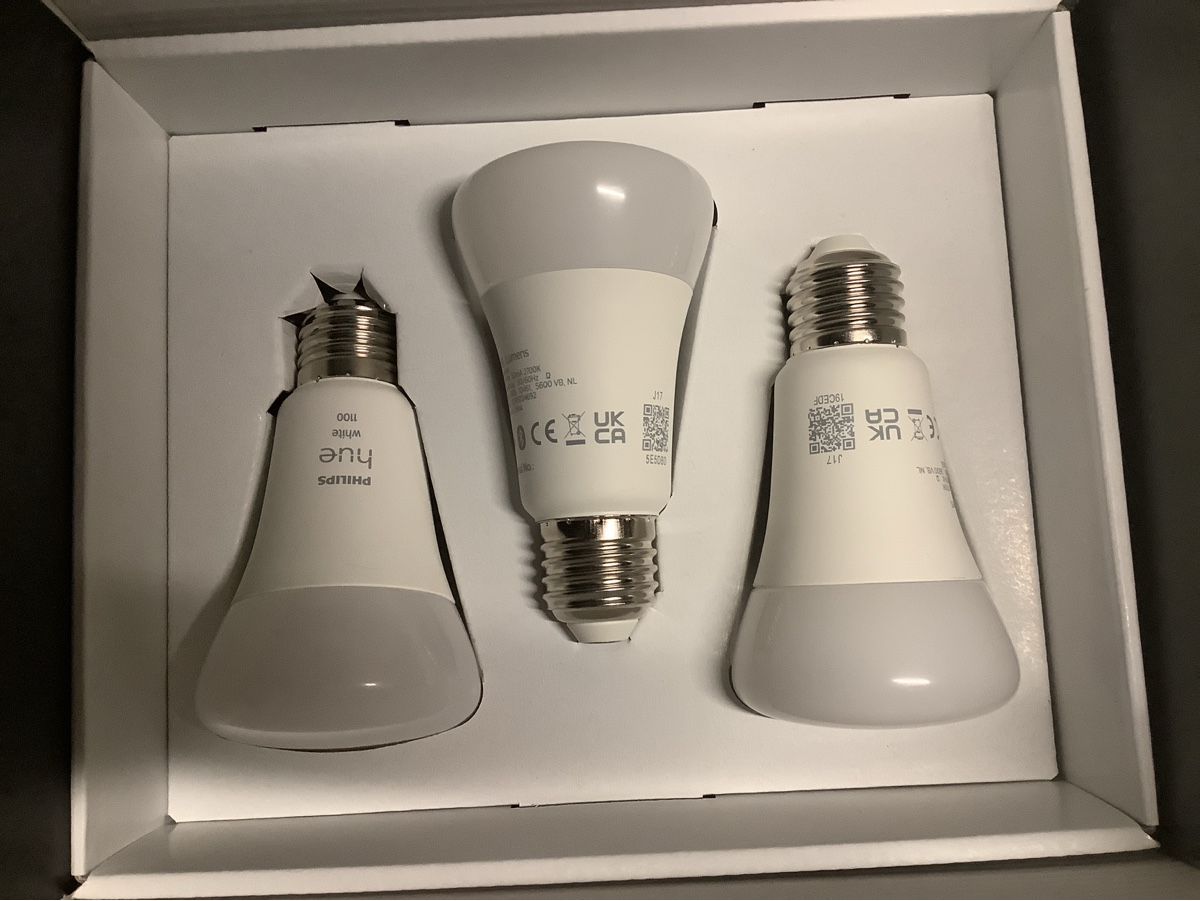 Philips Lampade: Philips Hue White Starter Kit E27 3er Set Gebraucht – Usato da Appenzell-Steinegg venduto da Schmipat 2