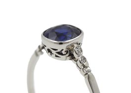 Vintage Ring mit einem natürlichen Saphir & Diamanten *S4391