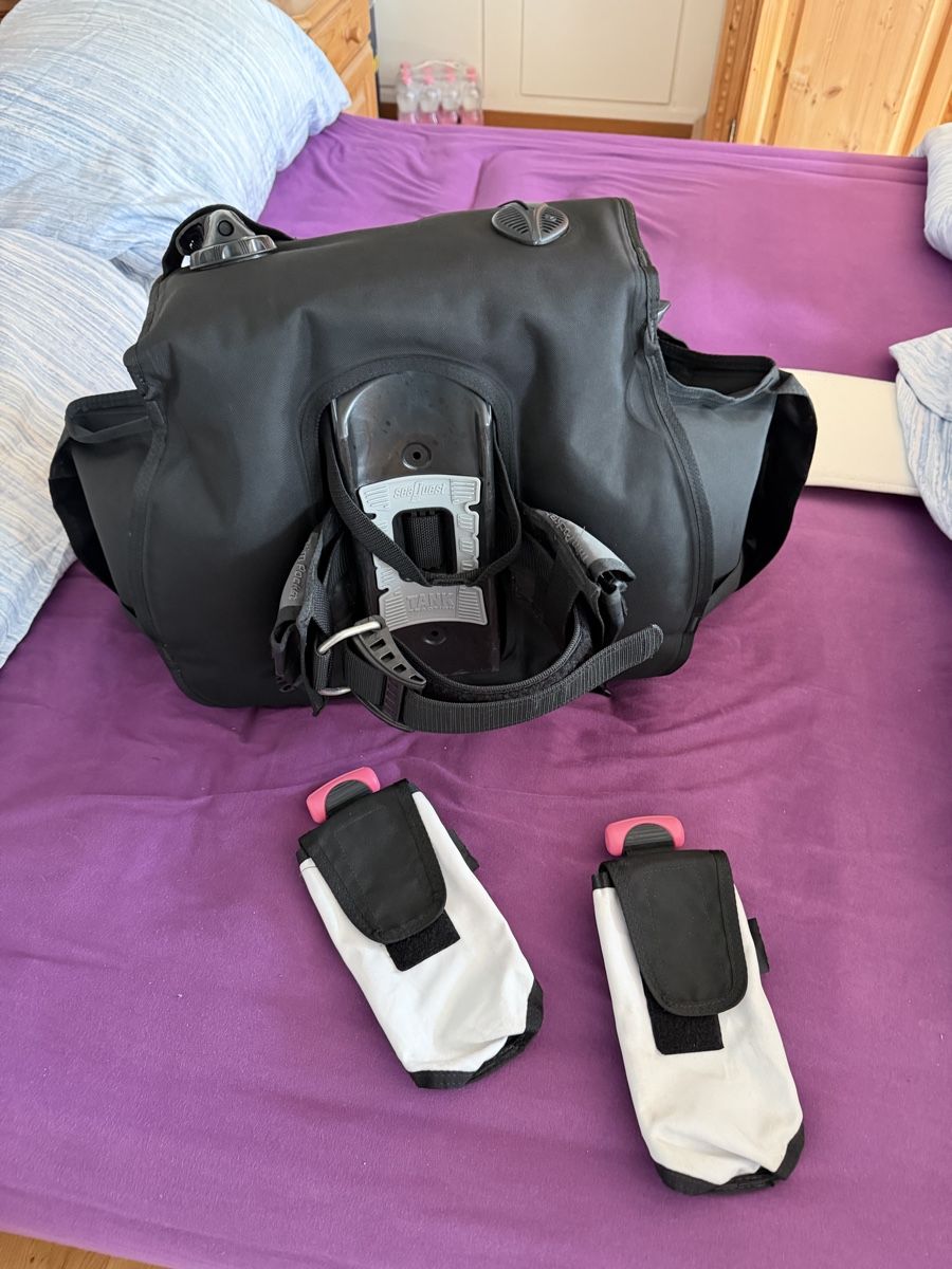Mute per immersioni: Aqualung Tarierjacket mit Bleitaschen schwarz/pink – Usato da Wigoltingen venduto da niesli86 1