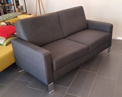 Ewald Schillig 2er Sofa in anthrazit aus Stoff
