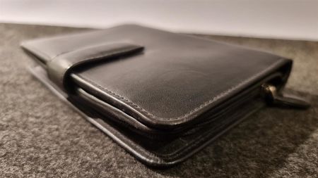 Portemonnaie aus Leder in schwarz
