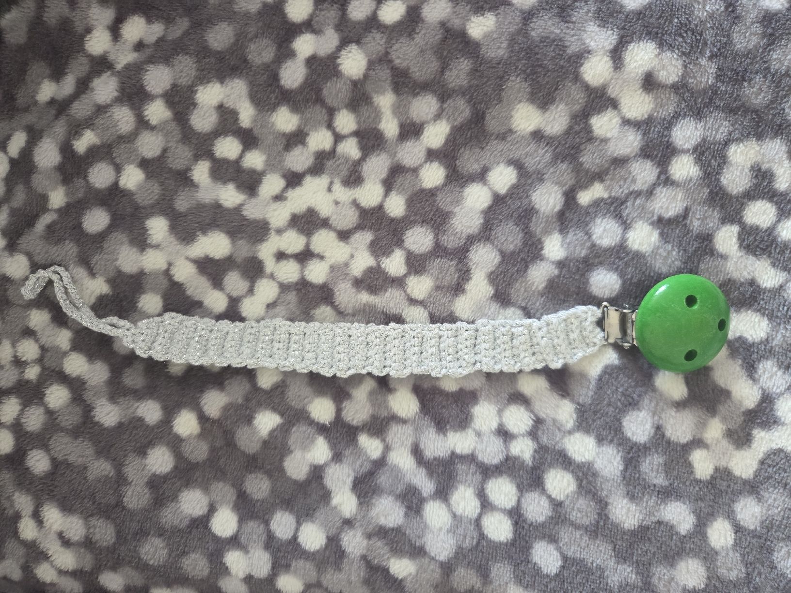 Succhiotti & catenelle porta ciuccio: Schnullerkette gehäkelt silber neu – Nuovo e nell'imballaggio originale da Bazenheid venduto da Mermaid07