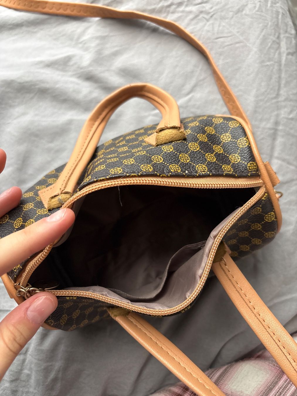 Shein Borse da donna: Sac à main doré et noir – Usato da Nidau venduto da hel_vwr6 2
