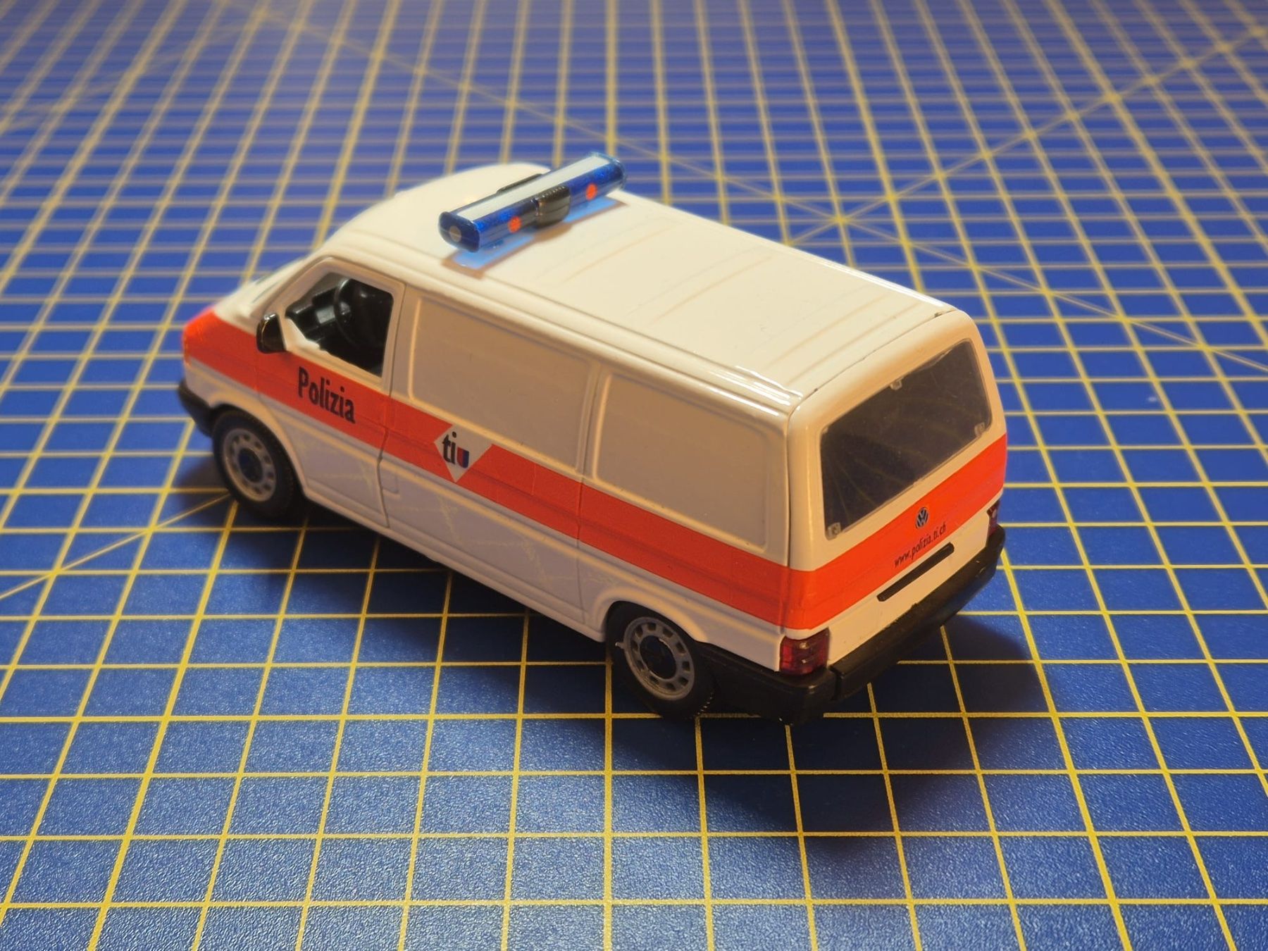 Volkswagen Modellini d'auto: VW T4 Kantonspolizei Tessin 1:43 – Usato da Lachen SZ venduto da myr_qk5y 1