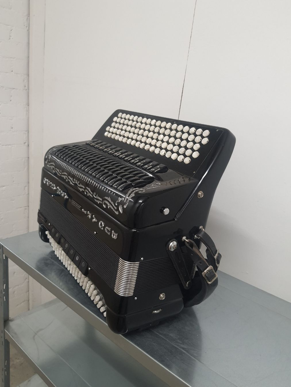 Strumenti musicali: accordéon chromatique Bugari avec cassotto  – Usato da Pont-de-la-Morge venduto da Mirabelle0 4