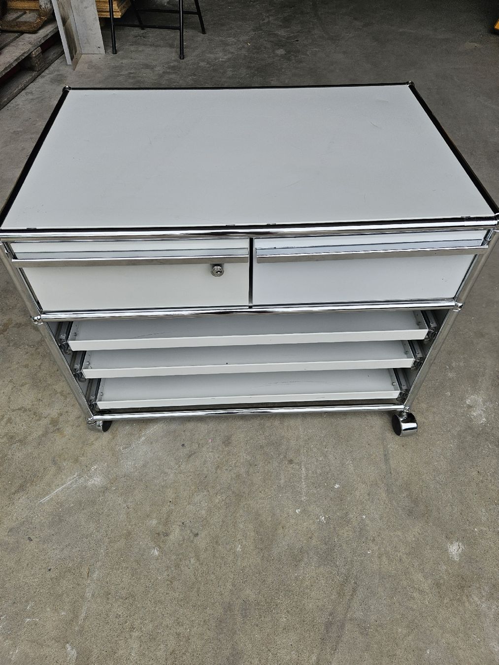 USM Banconi: USM Korpus lichtgrau – Usato da Brittnau venduto da Lexmark77