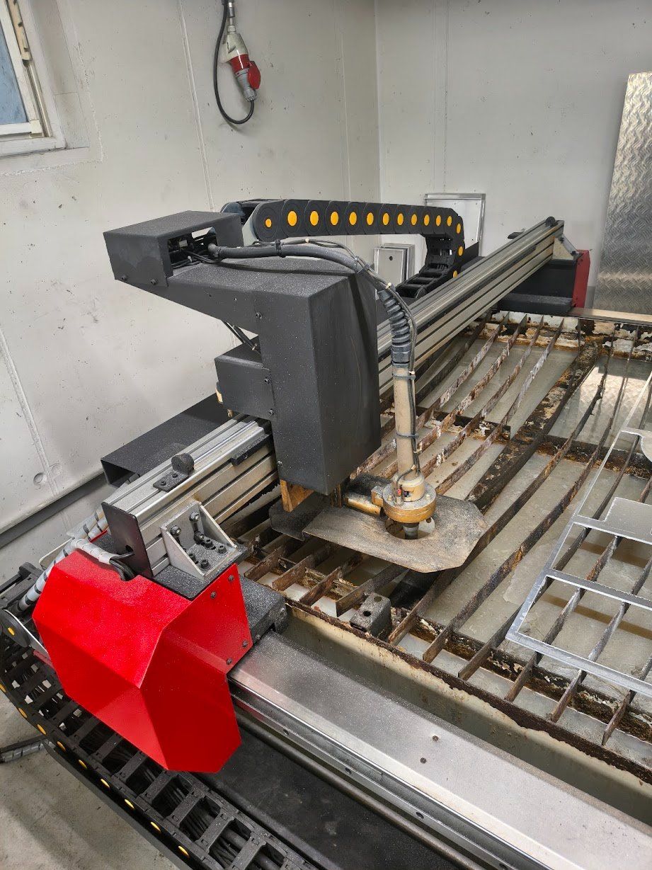 Alle Maschinen: CNC Plasmaschneider Cormak PW-1530 – Gebraucht aus Neftenbach von Hcr 1