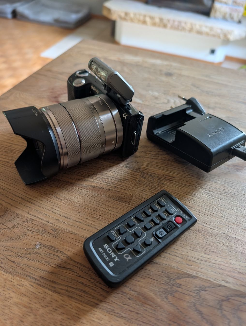 Sony Fotocamera: Sony NEX-5N + objectif 18-55mm OSS + accessoires complets – Usato da Cortébert venduto da xXRarkanXx