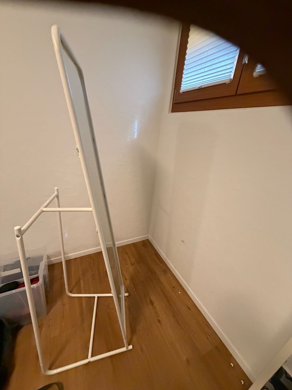 Ikea Specchi: Standspiegel Weiss mit Ablagehaken – Usato da Oberägeri venduto da kaitanja 2