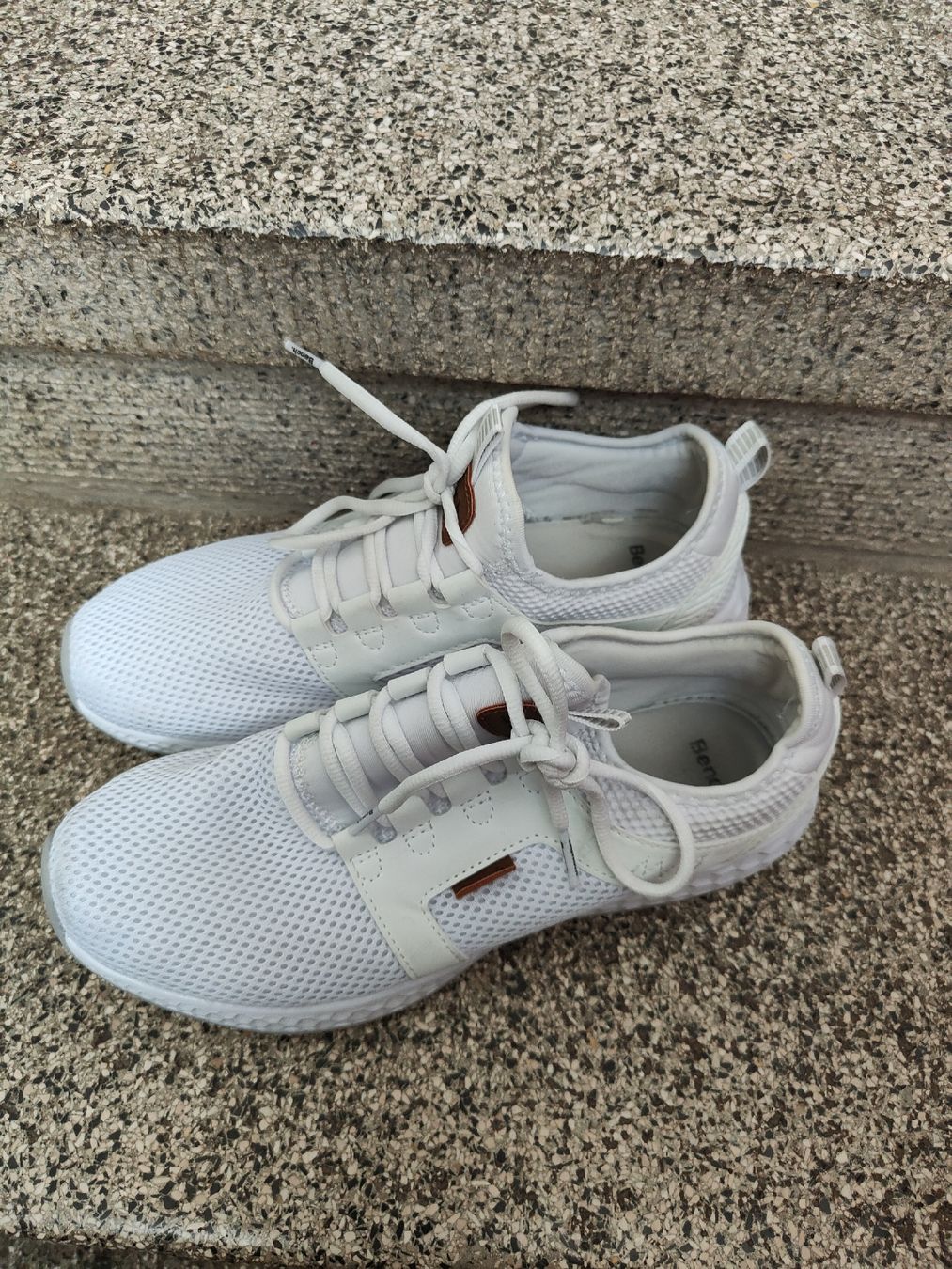 Bench Scarpe da donna: Bench. Sneaker, Weiss, Grösse 41, Top Zustand! – Usato da Biel Bienne venduto da anjasch
