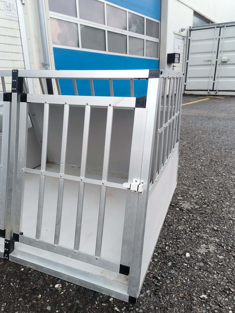 Liege- & Schlafplätze: Hundebox Alu mit 2 Tür – Gebraucht aus Sevelen von Stopglobal. 1