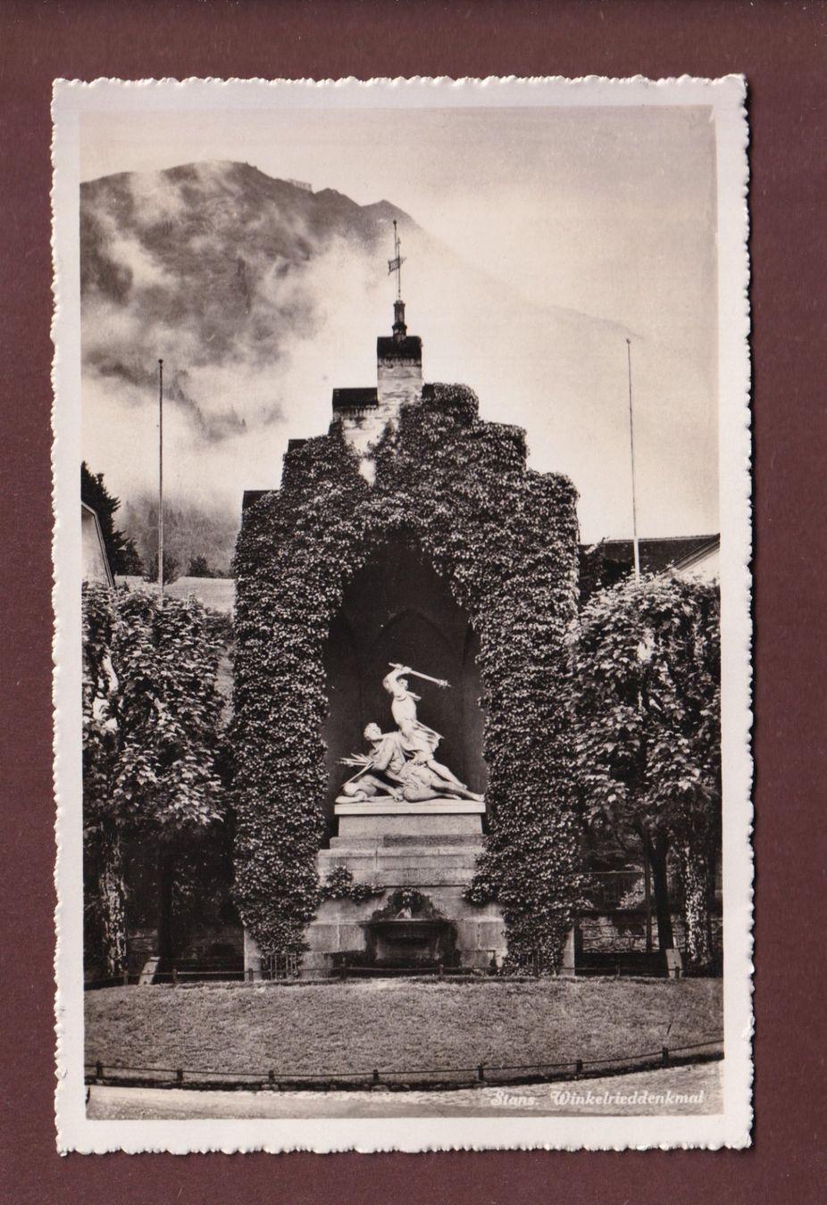 Cartoline postali: STANS - Winkelrieddenkmal - 1944 Feldpost – Usato da Pully venduto da nicecards-shop