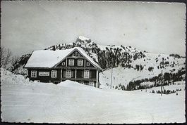 ILLGAU Gasthaus u. Pension Oberberg - Aussicht gegen Mythen