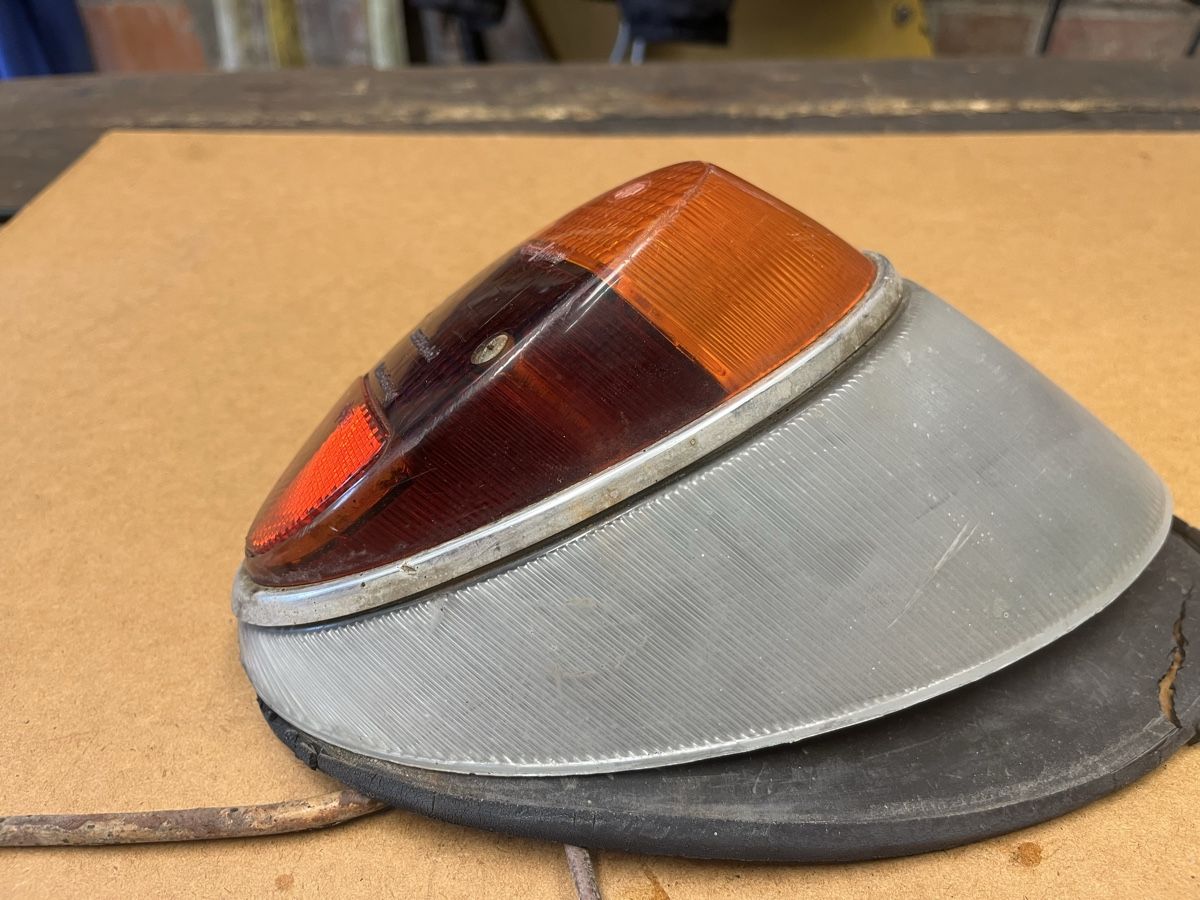 Volkswagen Tutti pezzi di ricambio auto: Auto VW Käfer Schlussleuchten – Usato da Thörigen venduto da sta_8yd2 5