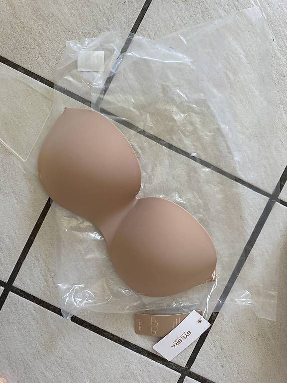 Autres dessous: Klebe-BH trägerlos Cup C-D Bye Bye Glam Bra  – D'occasion à Chur par LeyDi.Lela 1