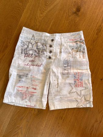 Weisse Shorts, neuwertig, Gr. 28