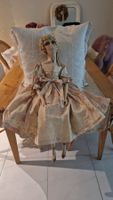 Eine alte wunderschöne französische Boudoir-Puppe / Shabby