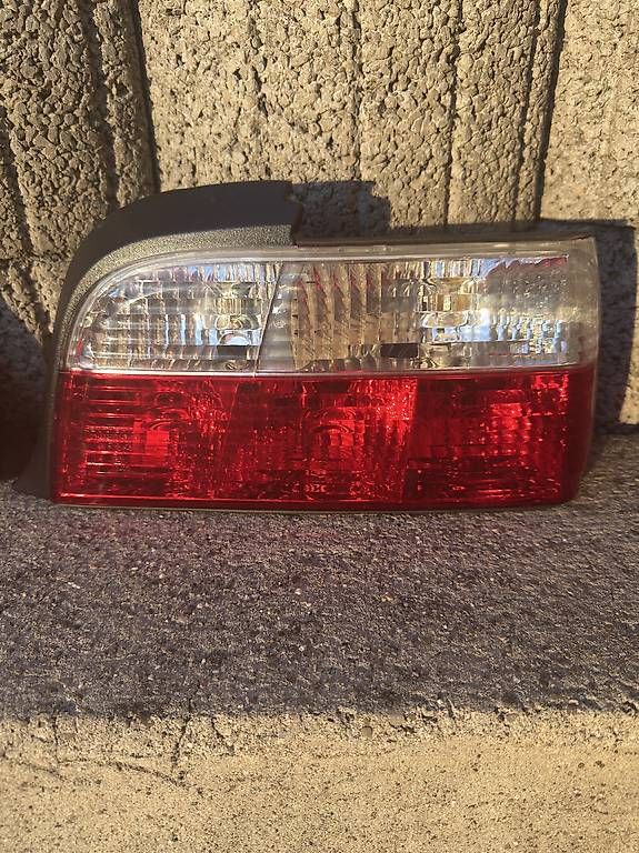 Toutes les pièces auto: Rücklicht BMW E36 Carglas – D'occasion à Buchs AG par lor_9dhh 1