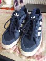 Coole Adidas Sneaker Grösse 46 - Perfekt für den Sommer!