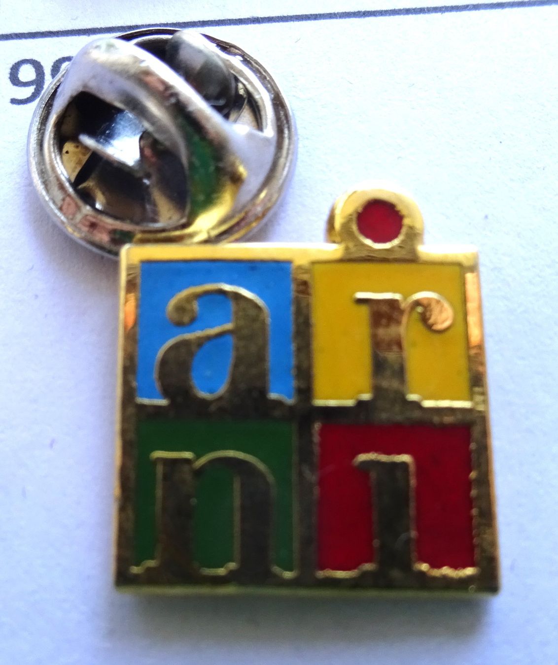Placchette & Badge: Pin ARNI Schokolade – Usato da Utzenstorf venduto da BUtter81