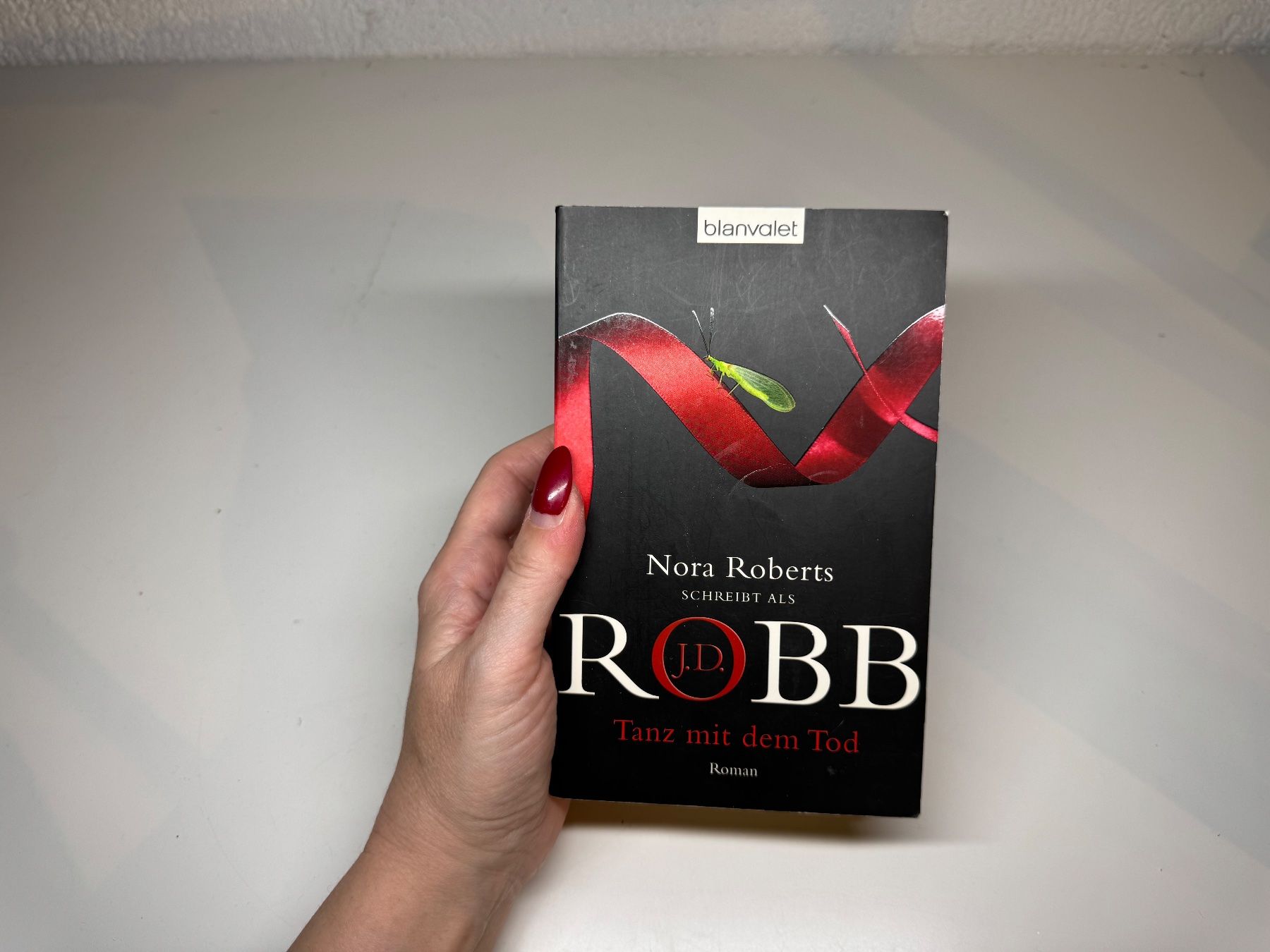 Libri: ROMAN: J.D. Robb, Tanz mit dem Tod – Usato da Grosswangen venduto da Deutsche_Romane