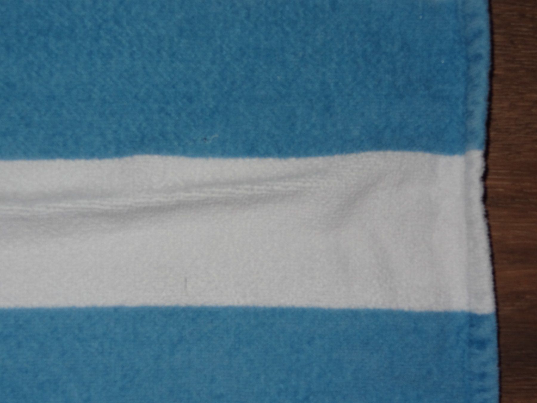 Badetücher: 2 serviettes de plage rayées bleu et blanc – Gebraucht aus Satigny von salvatore73 2