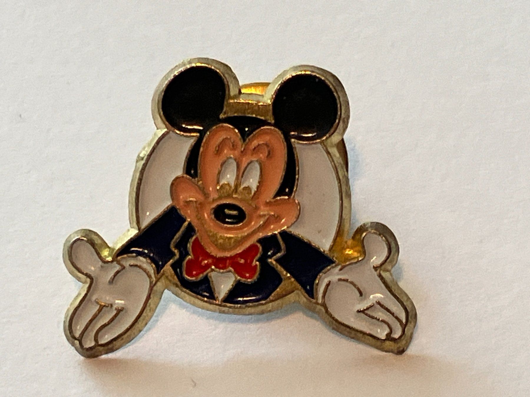 Placchette & Badge: 1 Pin Mickey Mouse – Usato da Basel venduto da djwwpp