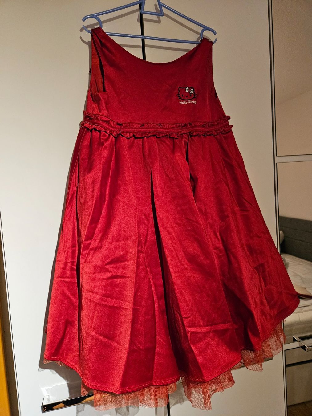 Kleider & Röcke: Rotes Hello Kitty Mädchen Kleid gr.128 – Gebraucht aus Marthalen von PeSch.03