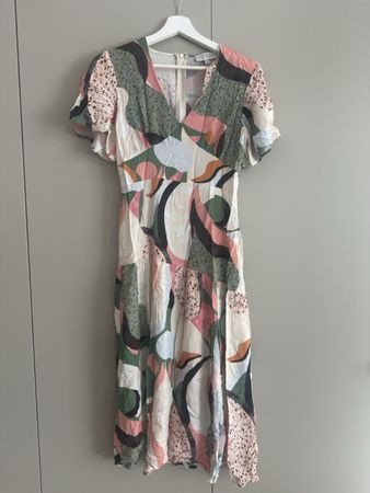 Kleid never fully dressed
