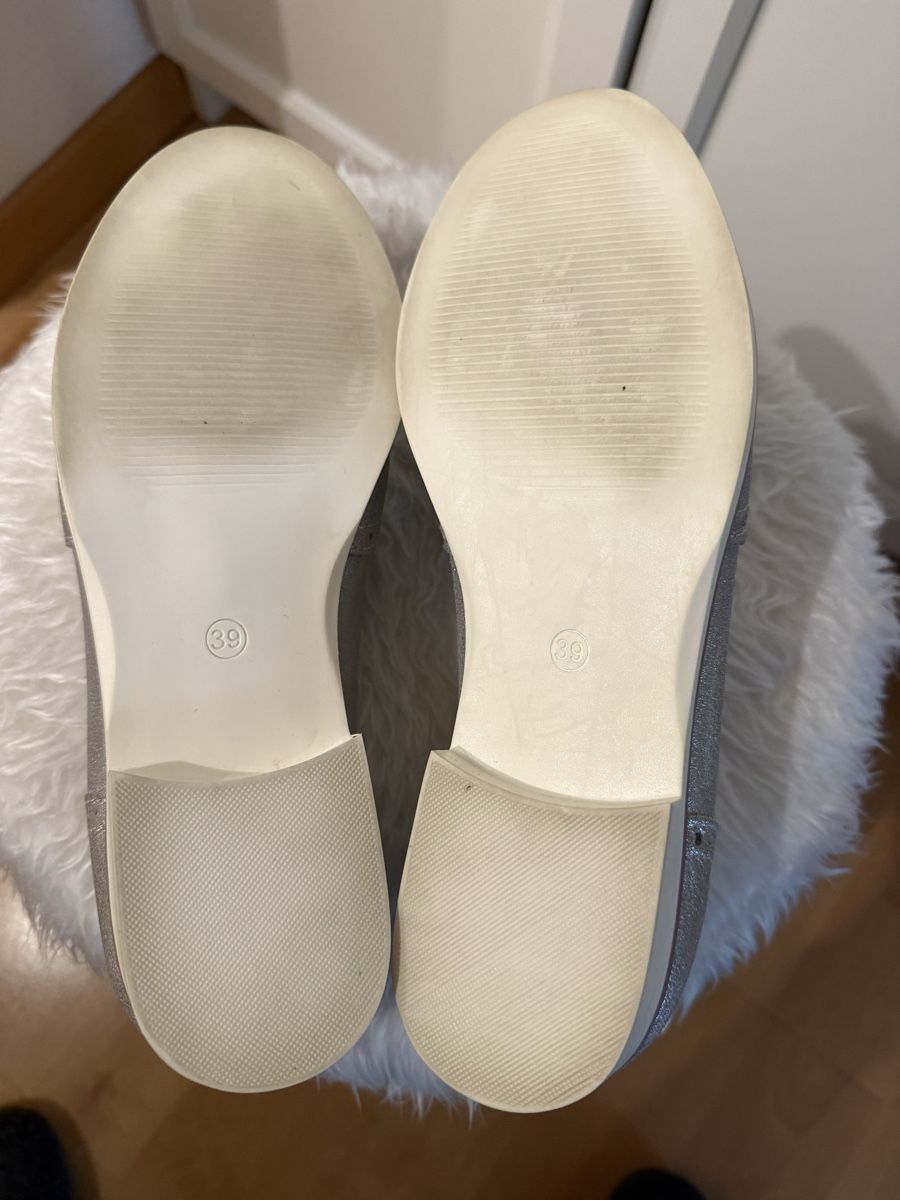 Damenschuhe: Mocassins argentés à pompons / Taille 39 / CHIC ! – Gebraucht aus MASSONGEX von Luluone 3