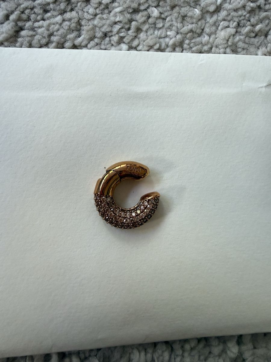 Fendi Ohrringe & -stecker: Fendi Earcuff – Neu und originalverpackt aus Basel von van_hy8f