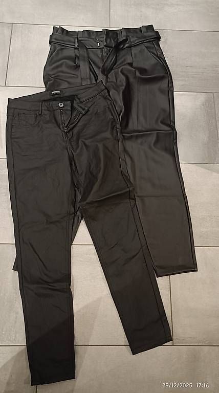Lotti di vestiti: Habits/bas femme  – Usato da Granges-de-Vesin venduto da Flo802 1