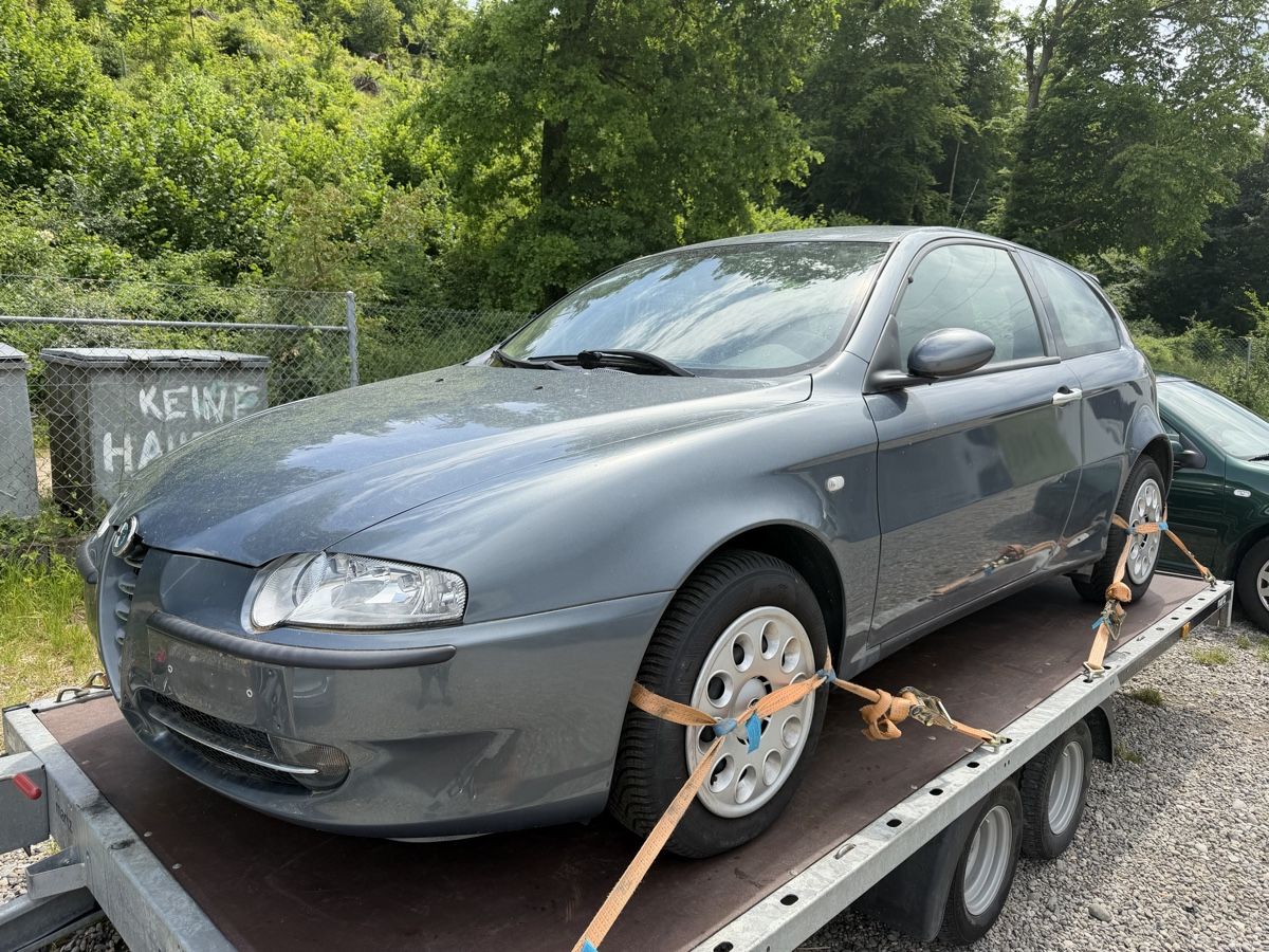 Alfa Romeo Automobili: Alfa Romeo 147 1.6 TS – Usato da Selzach venduto da jos_xg2y 5