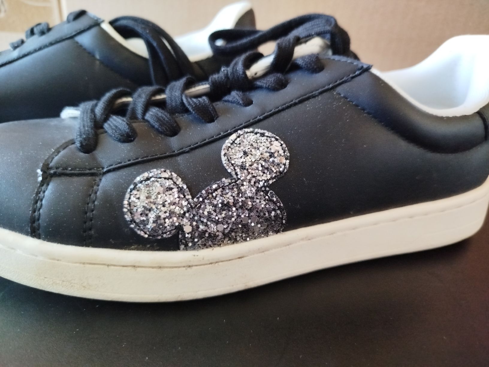 Damenschuhe: Schwarz Mickey Mouse Schuhe Grösse 40 gebraucht – Gebraucht aus Rümlang von kpw_t955 1