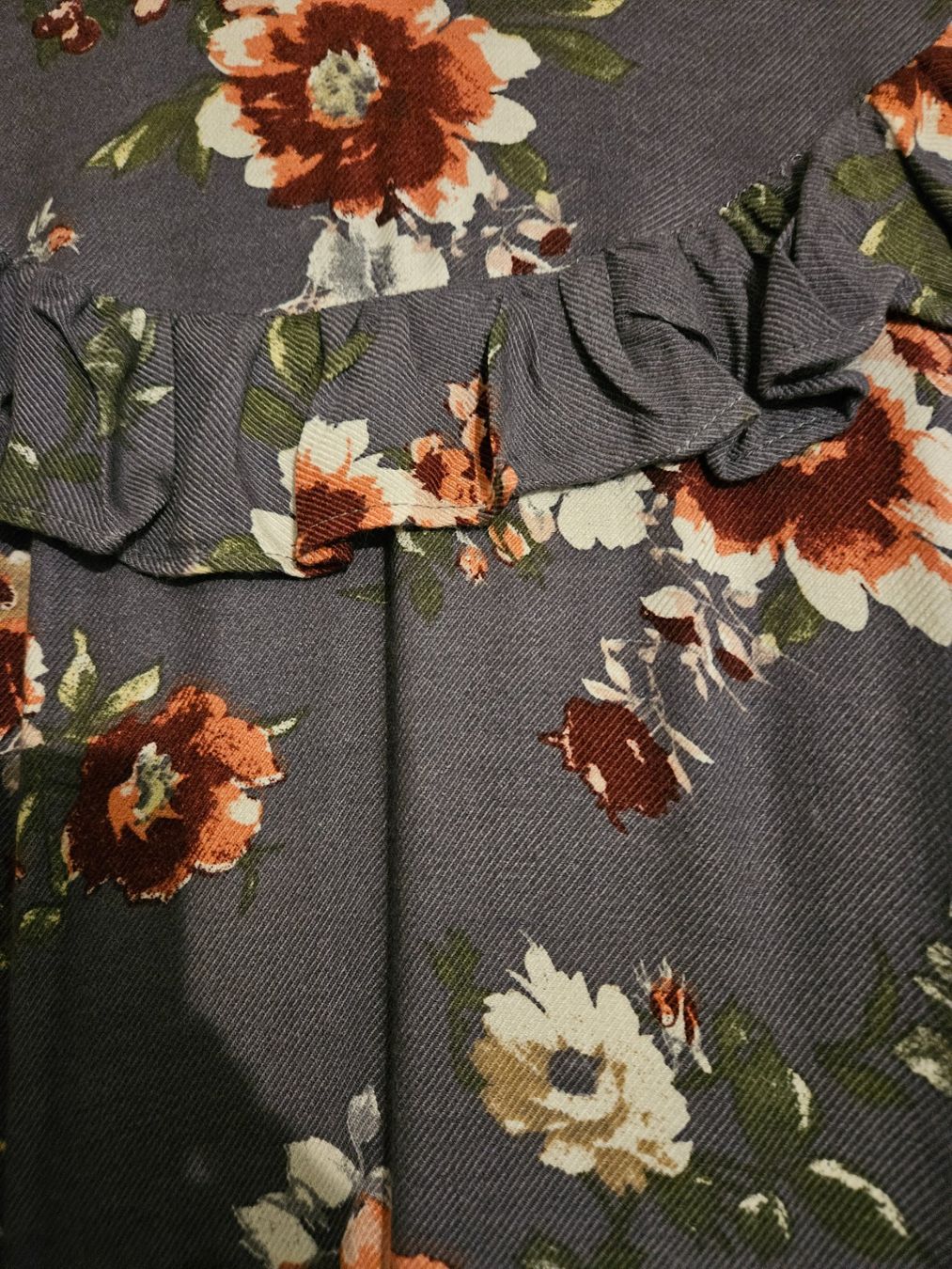 Vestiti: Herbstkleid Blumenmuster Rüschen Gr. XL dunkelgrau Midi e... – Nuovo (secondo la descrizione) da Sennhof (Winterthur) venduto da HG2019 2