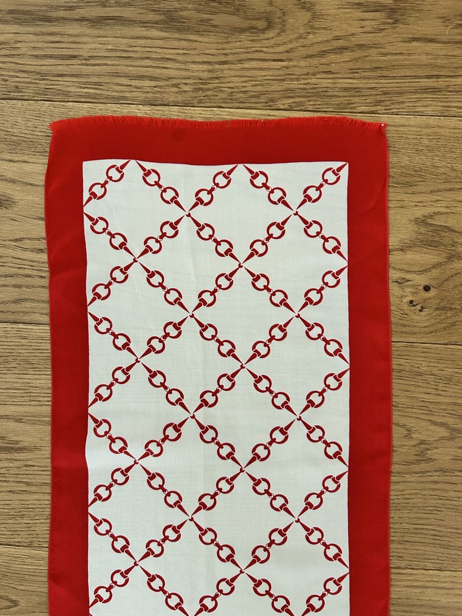 Celine Foulard & Sciarpe: Écharpe en soie Céline vintage  – Usato da Lully VD venduto da Garance040 5