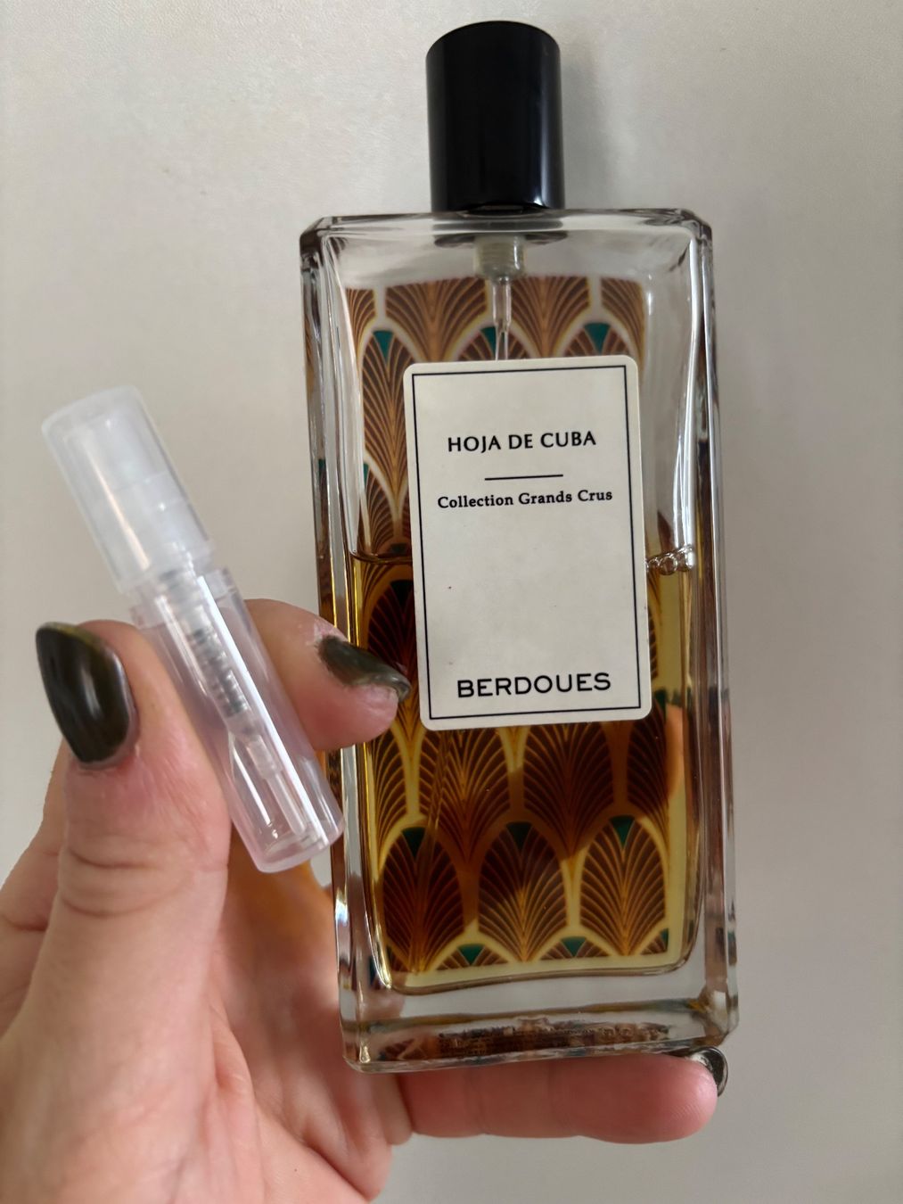 Profumi & Eau de Toilette: Berdoues HOJA DE CUBA Abfüllung EDP 2ml. – Nuovo e nell'imballaggio originale da Zürich venduto da deruja