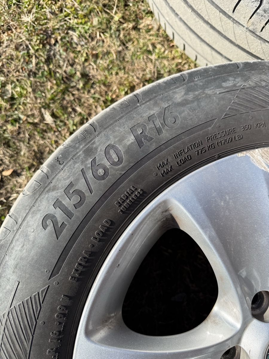 Skoda Cerchioni: Kompletträder 215/60 r16 – Usato da Safien Platz venduto da Bingo200 1