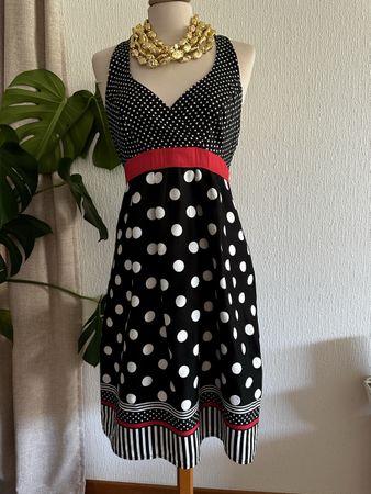 Robe d'été pois rouge noir taille S bon état