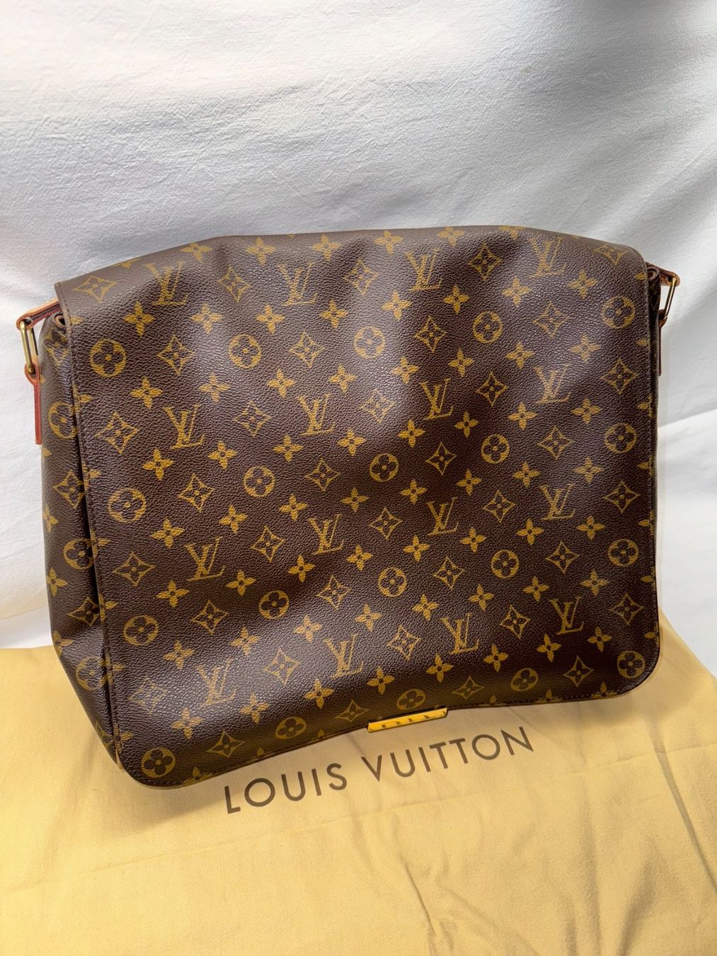 Louis Vuitton Taschen: Louis Vuitton Abbesses (Messenger Bag) – Gebraucht aus Altdorf UR von enr_pqr6