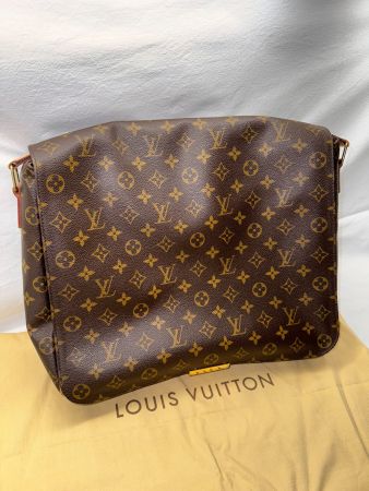 Louis Vuitton Abbesses (Messenger Bag)