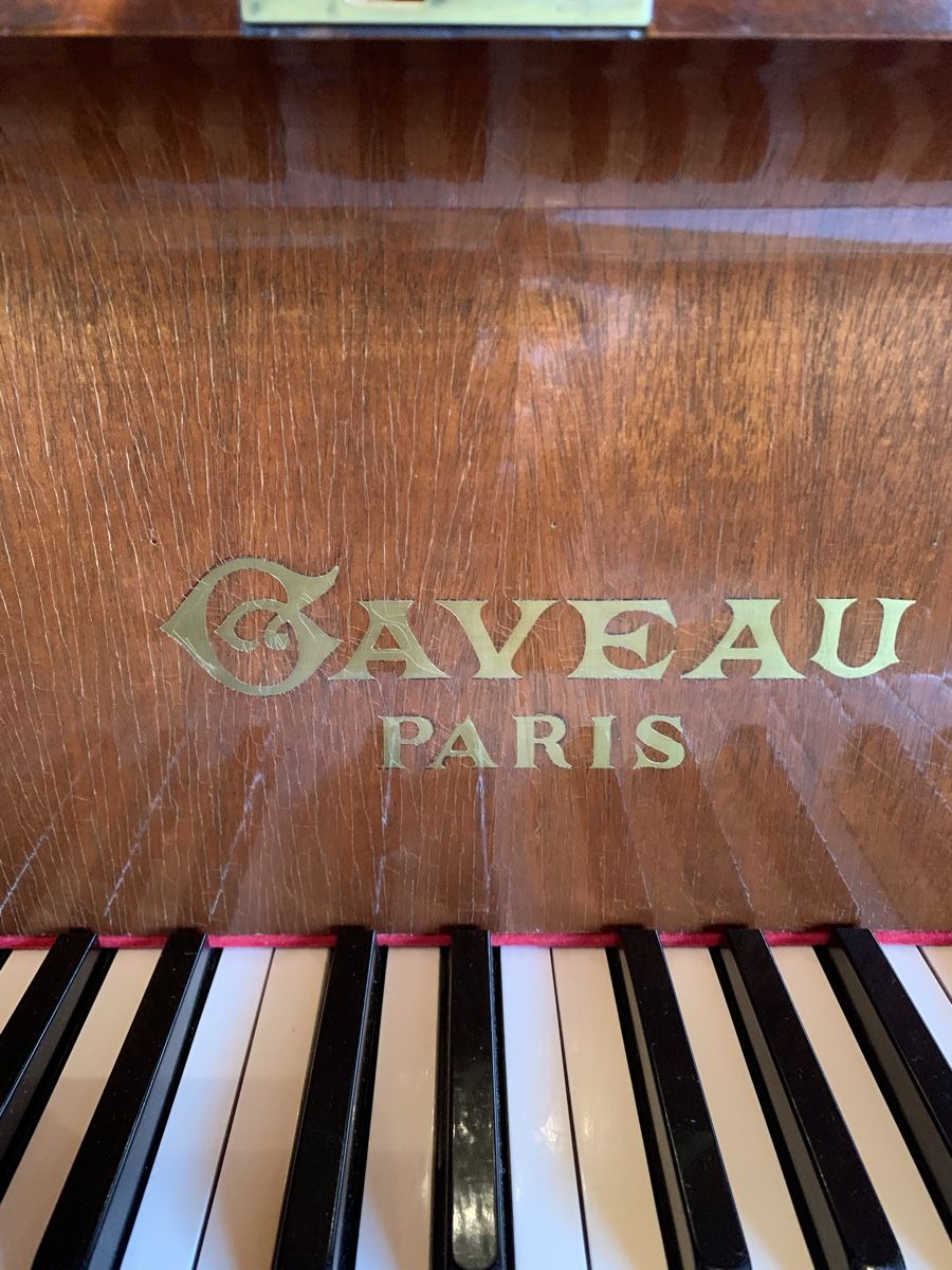 Musikinstrumente: Piano demi-queue Caveau 1960 – Gebraucht aus Romont FR von magdem 1