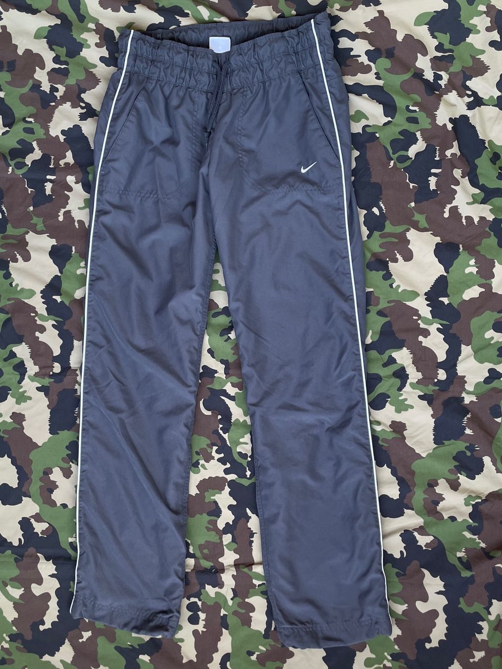 Nike Pantaloni: 2010 Nike Pant sz S – Usato da Zürich venduto da le_souk