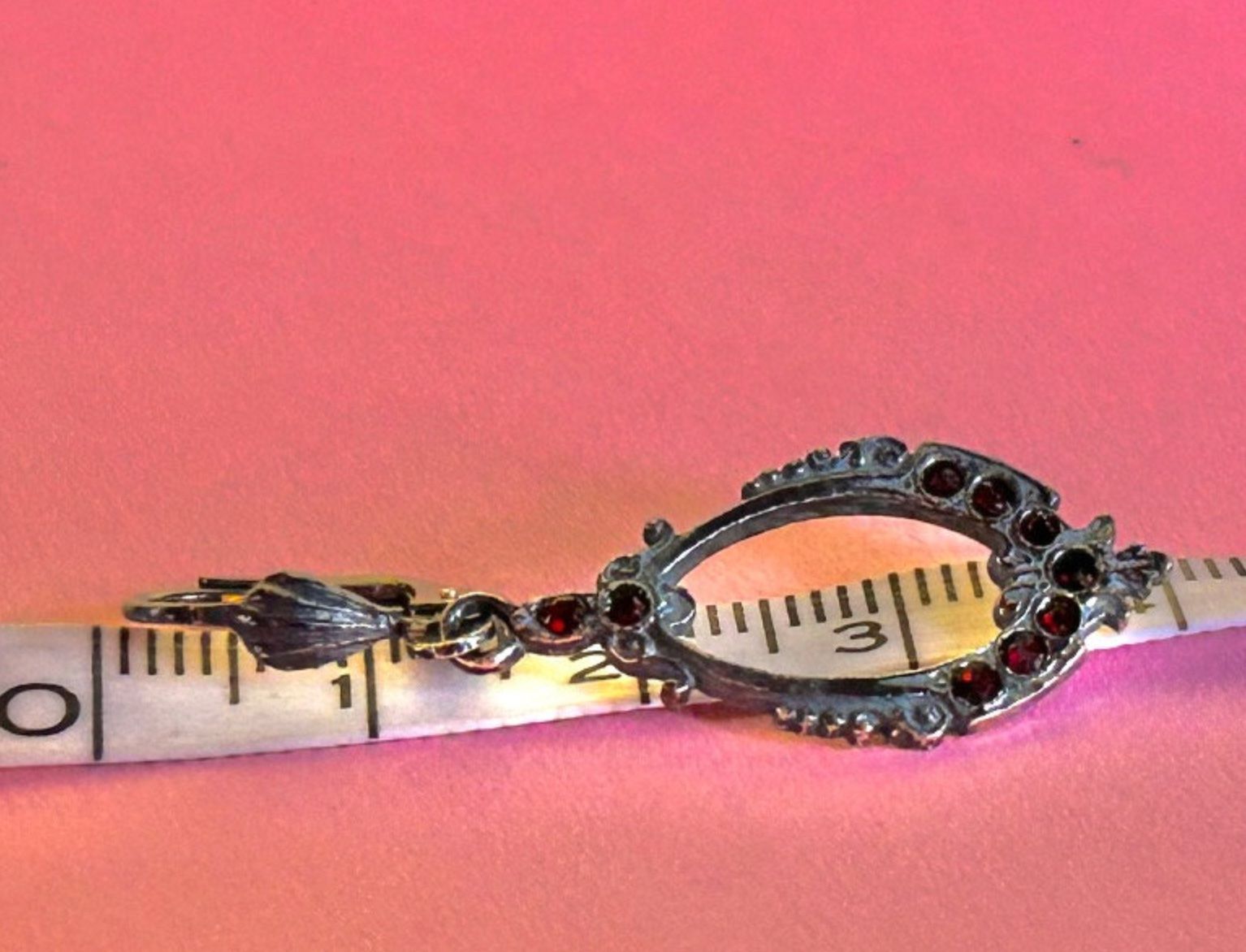Boucles d'oreille: Silberohrringe mit dunkelroten Steinli – D'occasion à Dittingen par Bellevista 6